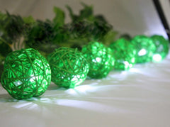 1 Set of Green 5cm Rattan Cane 50 Ball Battery Powered LONG 5m String Lights Christmas Gift Home Wedding Party Bedroom Decoration Table Centrepiece
