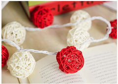 1 Set of Red and White 5cm Rattan Cane 50 Ball Battery Powered LONG 5m String Lights Christmas Gift Home Wedding Party Bedroom Decoration Table Centrepiece