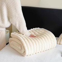 Plush Blanket Leisure Blanket Autumn Winter Warm Nap Throw Soft Cozy - Khaki-150x200cm