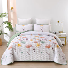 Intricate Quilted Coverlet and Pillowcases Set: A Work of Art for Your Bedroom - Queen size